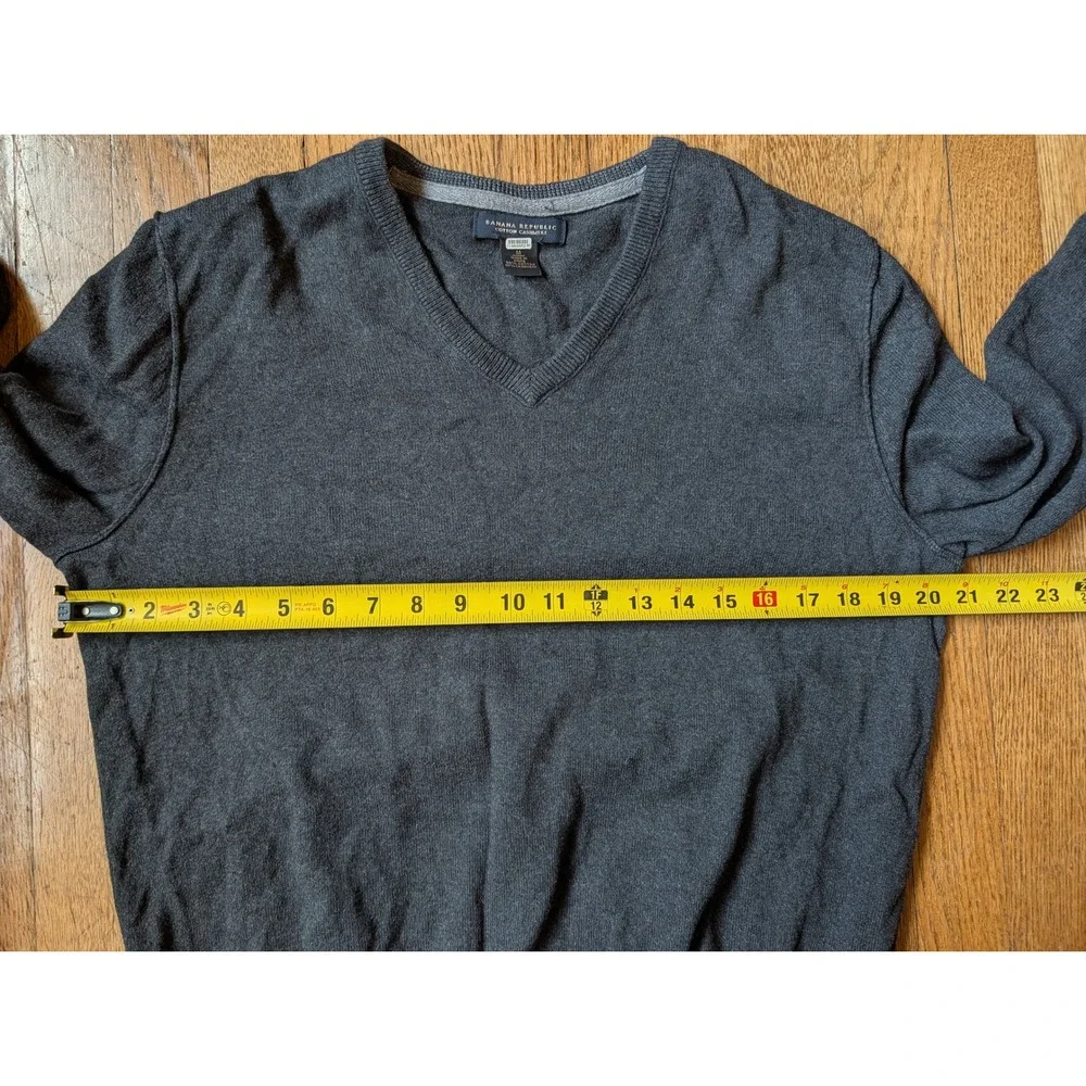 Banana Republic Mens V-Neck Sweater Charcoal Gray Cotton Cashmere Blend Size M